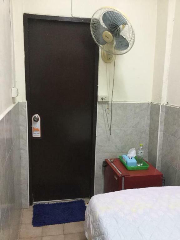 Miggy Guest House (Adults Only) Bangkok Extérieur photo